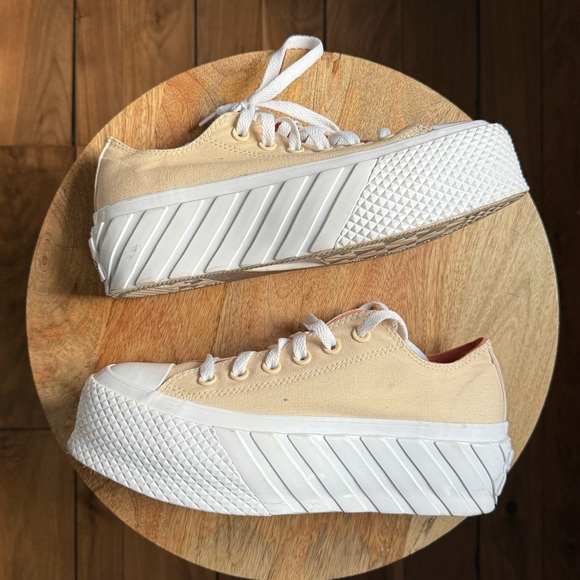Converse All Star Lift X2 Low Lace-up Trainers Platforms sz: 7 - Picture 2 of 9
